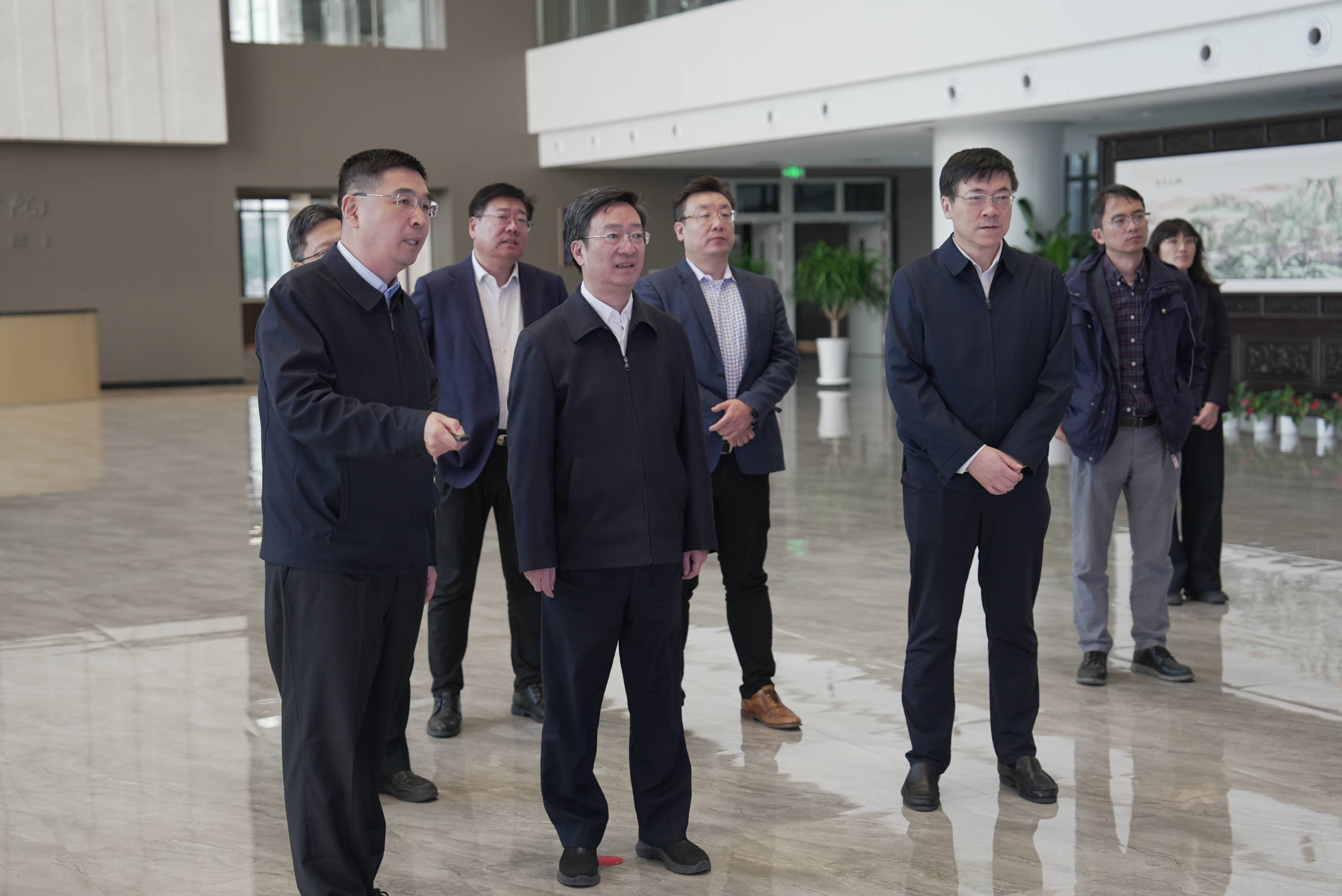 国家医疗保障局副局长施子海来校（院）调研